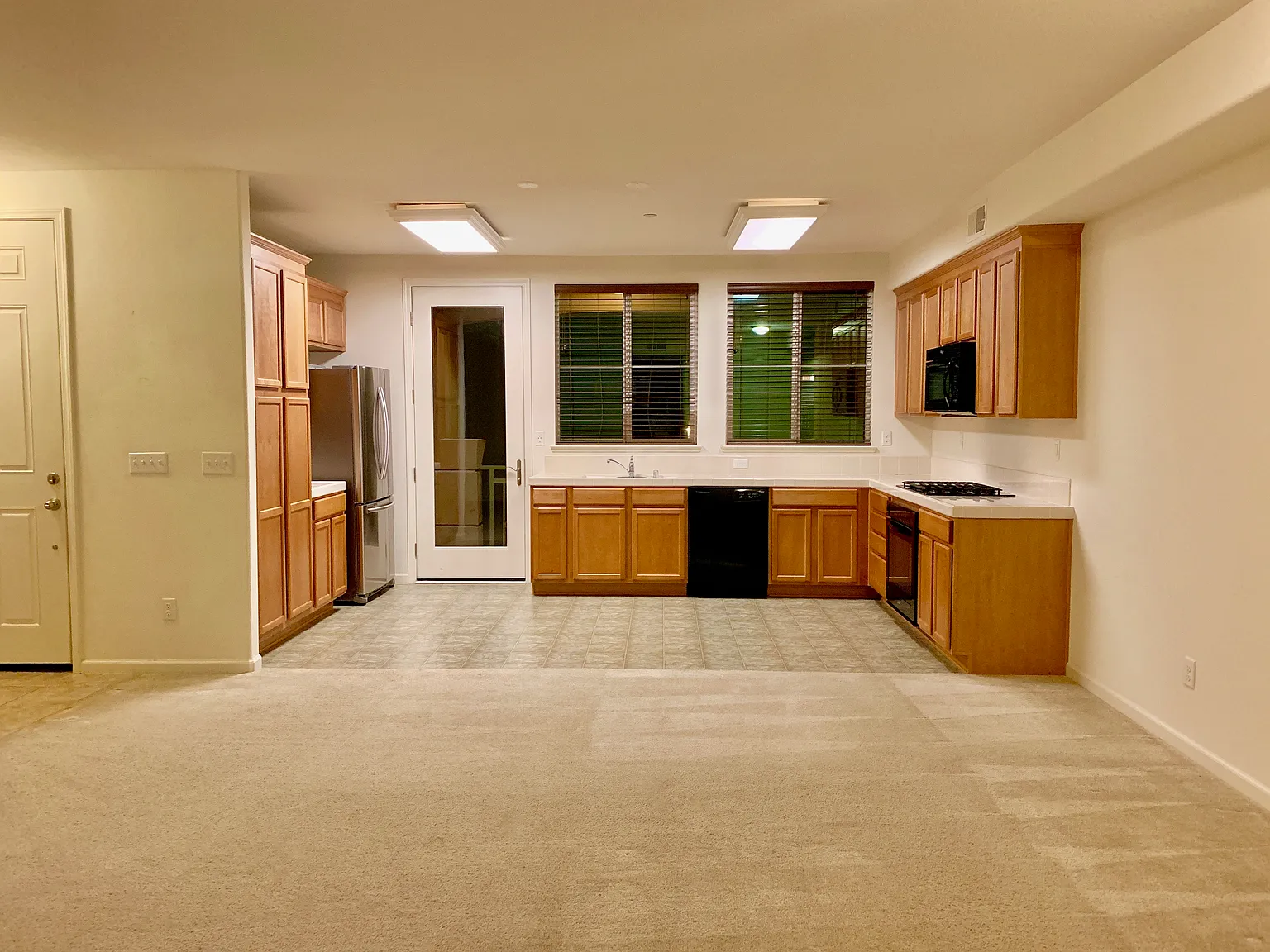 2 bed, 950 sqft, $3,100 — Photo 4