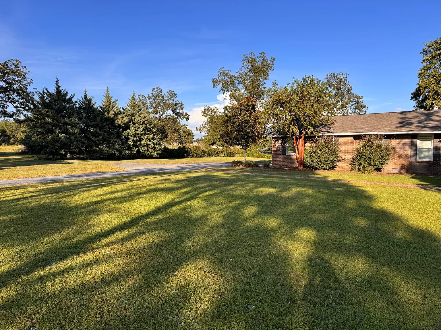 4 bed, 2438 sqft, $2,100 — Photo 2