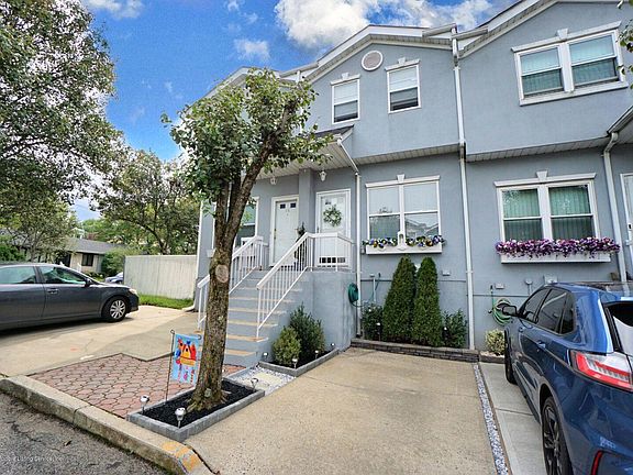 3rd image of 18 Crown Ave