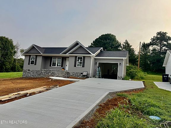 4th image of 162 Dogwood Dr
