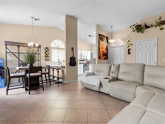 5th image of 3825 Iverson Ln