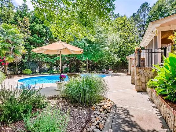 3rd image of 4903 Claybrooke Ct