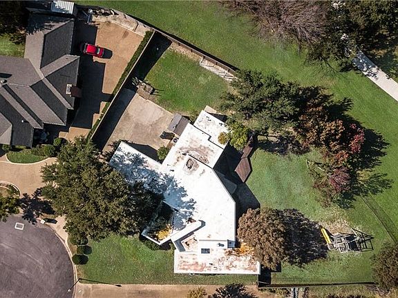 3rd image of 7450 Queensbury Cir