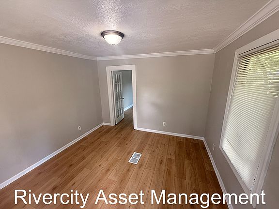 3rd image of 2206 Lyon Ave