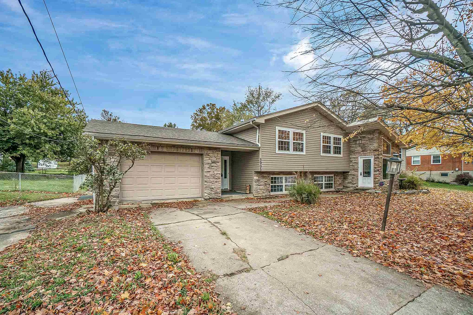 3905 Lloyd Ave photo 1