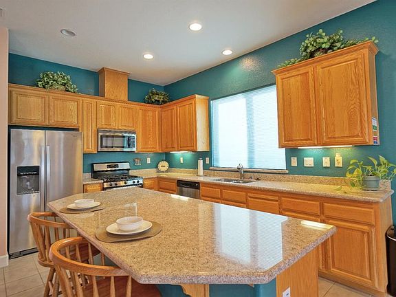 3rd image of 3232 Four Seasons Dr