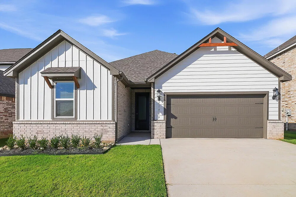 3 bed, 2.0 bath, 1692 sqft, $1,895 — Photo 1