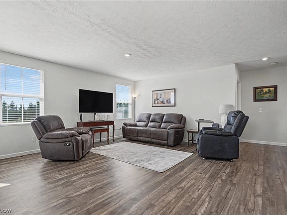 5th image of 2682 Himelrigh Blvd