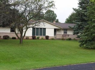 W127N12341 Knollwood Dr, Germantown, WI 53022
