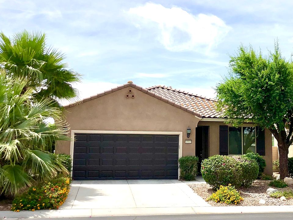 Front of house, 2 car garage with evaporative cooler.