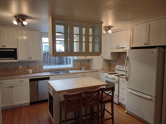 3rd image of 5691 Park Crest Dr