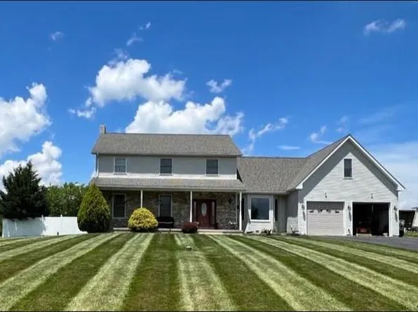 204 Lucas Ln, Nazareth, PA 18064