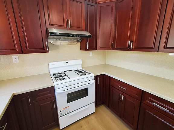 4th image of 512 Maria Dr