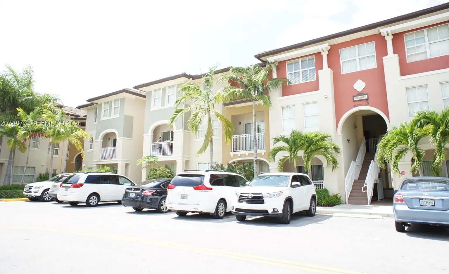 St Mortiz At Doral Condo — Photo 2