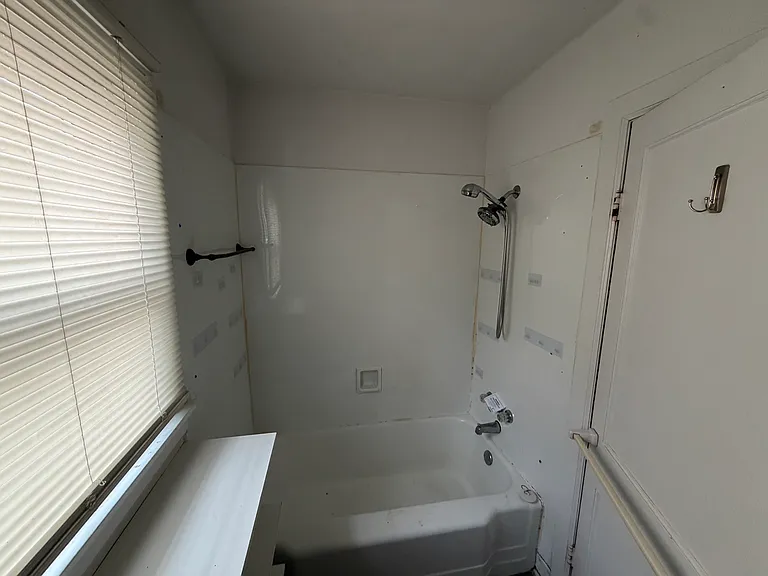 604 Smith St — Photo 9