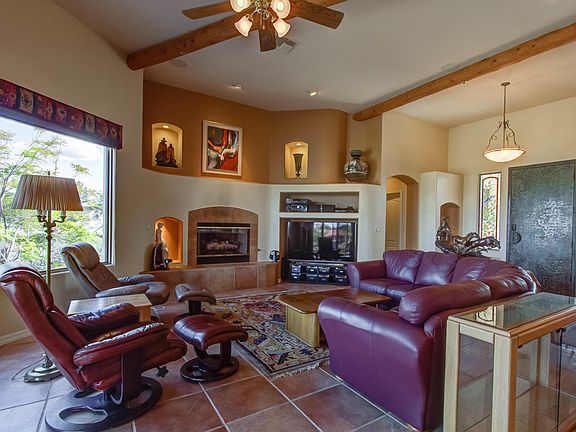004_Living Room