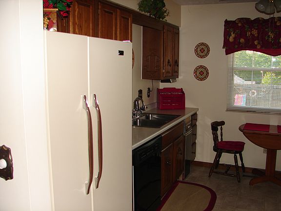5th image of 423 Kittle St
