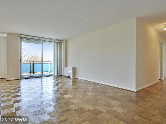 5th image of 10401 Grosvenor Pl APT 411