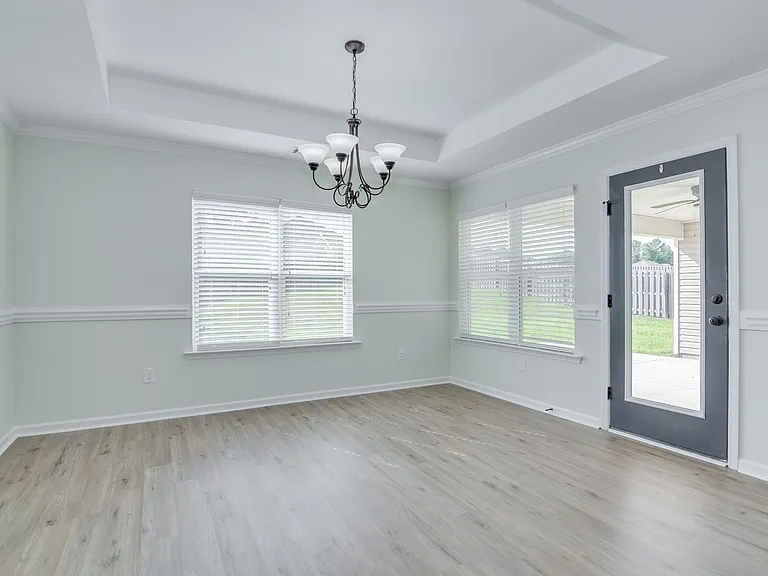 901 Avalon Ct — Photo 11