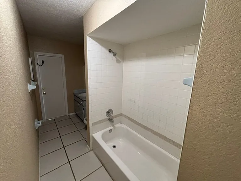 3206 Ambassador Ave — Photo 10