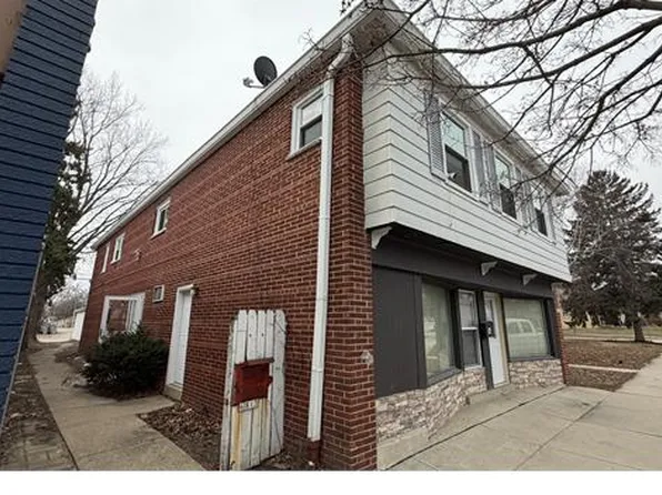 6813 W Hampton Ave #Upr, Milwaukee, WI 53218