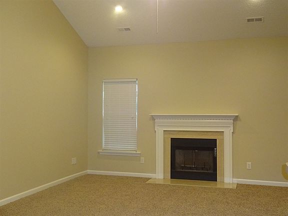 5th image of 11 N Orchard Farms Ave