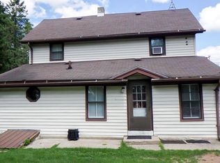 89 Waupaca St APT B, Clintonville, WI 54929