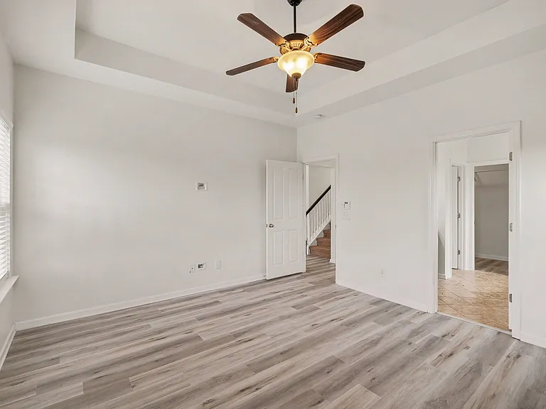 1046 Hemlock Dr — Photo 17