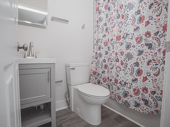 4th image of 1517 W Firth St #1