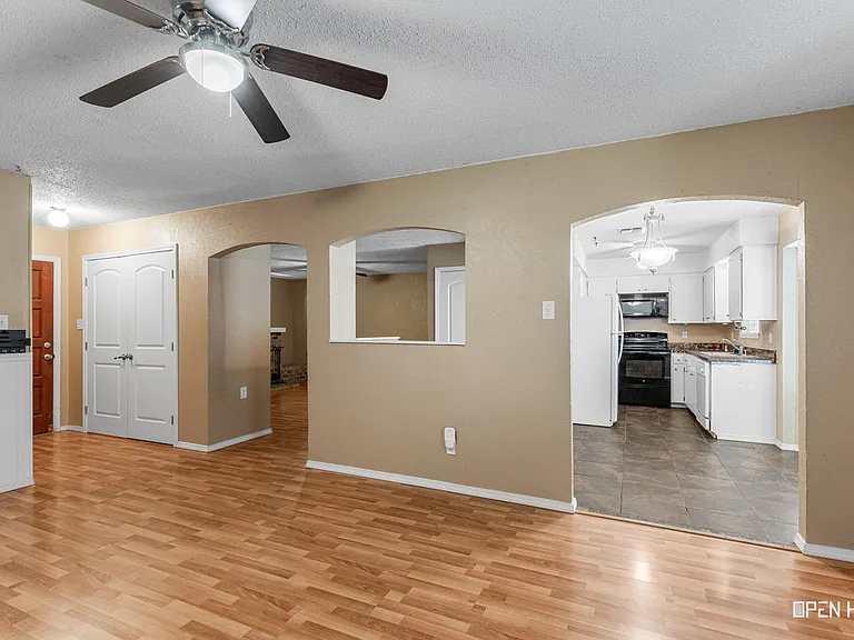 216 Dirks Dr — Photo 6