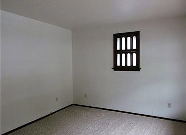 4th image of 817 Sidney St
