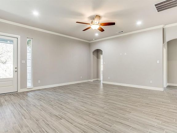 4th image of 911 Robin Hood Blvd