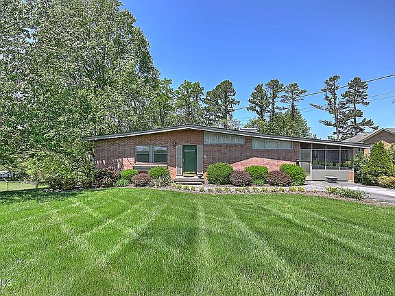 5th image of 606 Crestview Dr