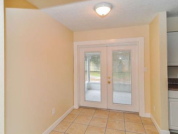 3rd image of 221 Temple Ave