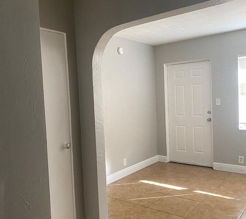 1st image of 1101 16th St N #10777672