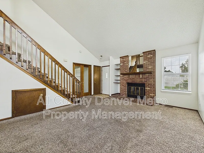2 bed, 2.0 bath, 1050 sqft, $1,915 — Photo 2