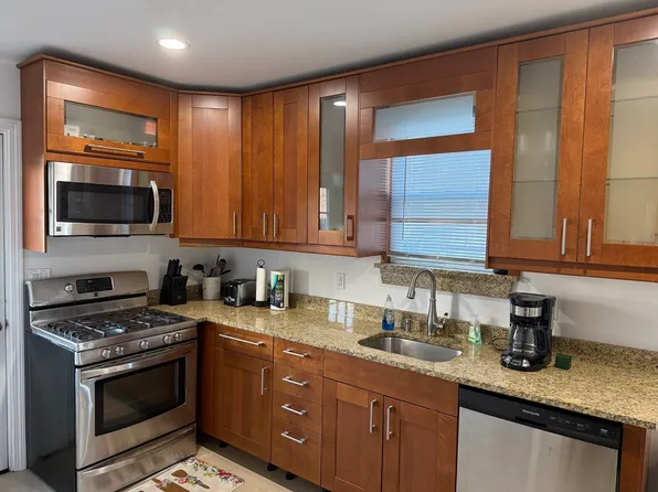 14-16 N Beacon Ct, Watertown, MA 02472