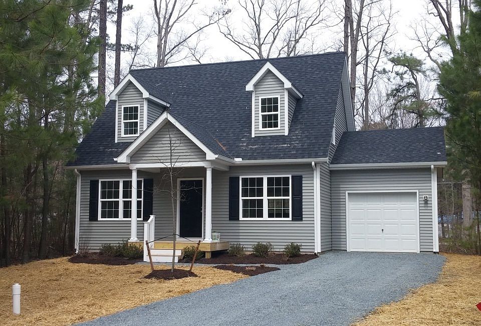 1st image of 204 Briarwood Cir