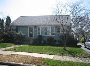 1545 Farm Ln, Bethlehem, PA