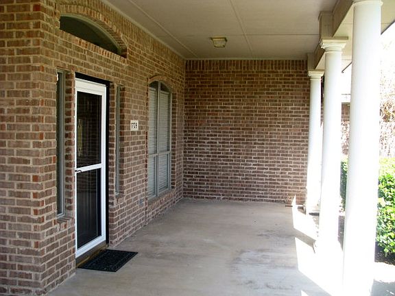3rd image of 1709 Amhurst Dr