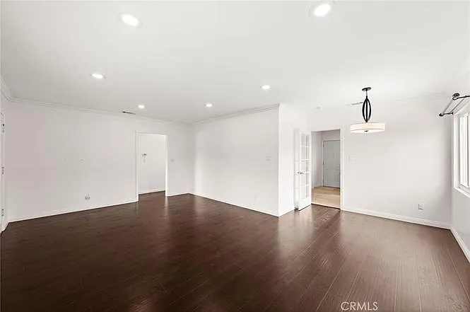 418 Elmgate St — Photo 11