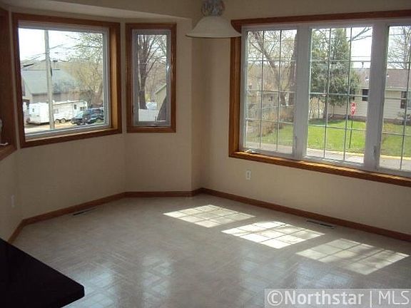 4th image of 685 46 1/2 Ave NE