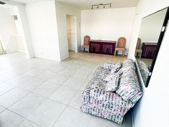 2nd image of 3013 Harbor Dr APT 4A