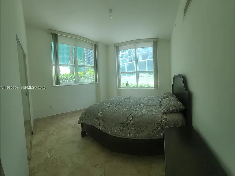 31 SE 5th St #1110 — Photo 16