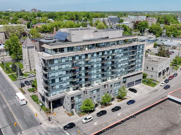 121 Queen St #4A, Kingston, ON K7K 1A8