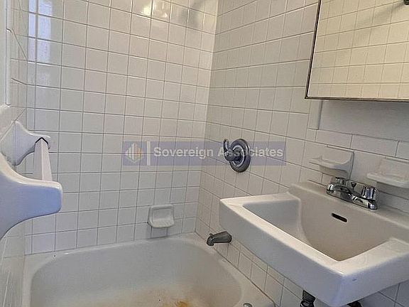 5th image of 936 W End Ave APT B11