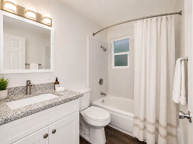 Markston Apartments — Photo 7