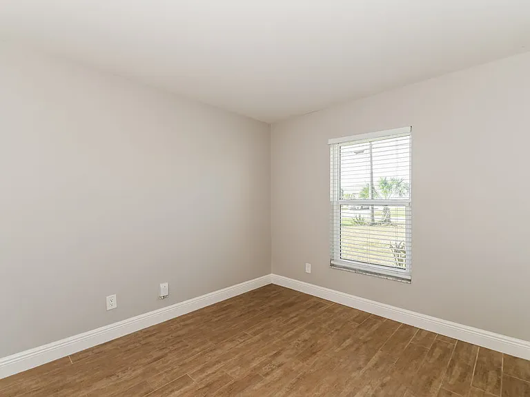 3213 SE Santa Barbara Pl — Photo 14
