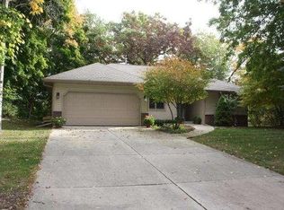 4609 Field Dr, Waterford, WI 53185