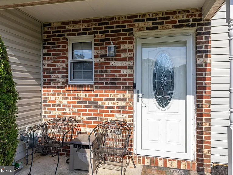 13 Hopewell Ln — Photo 3